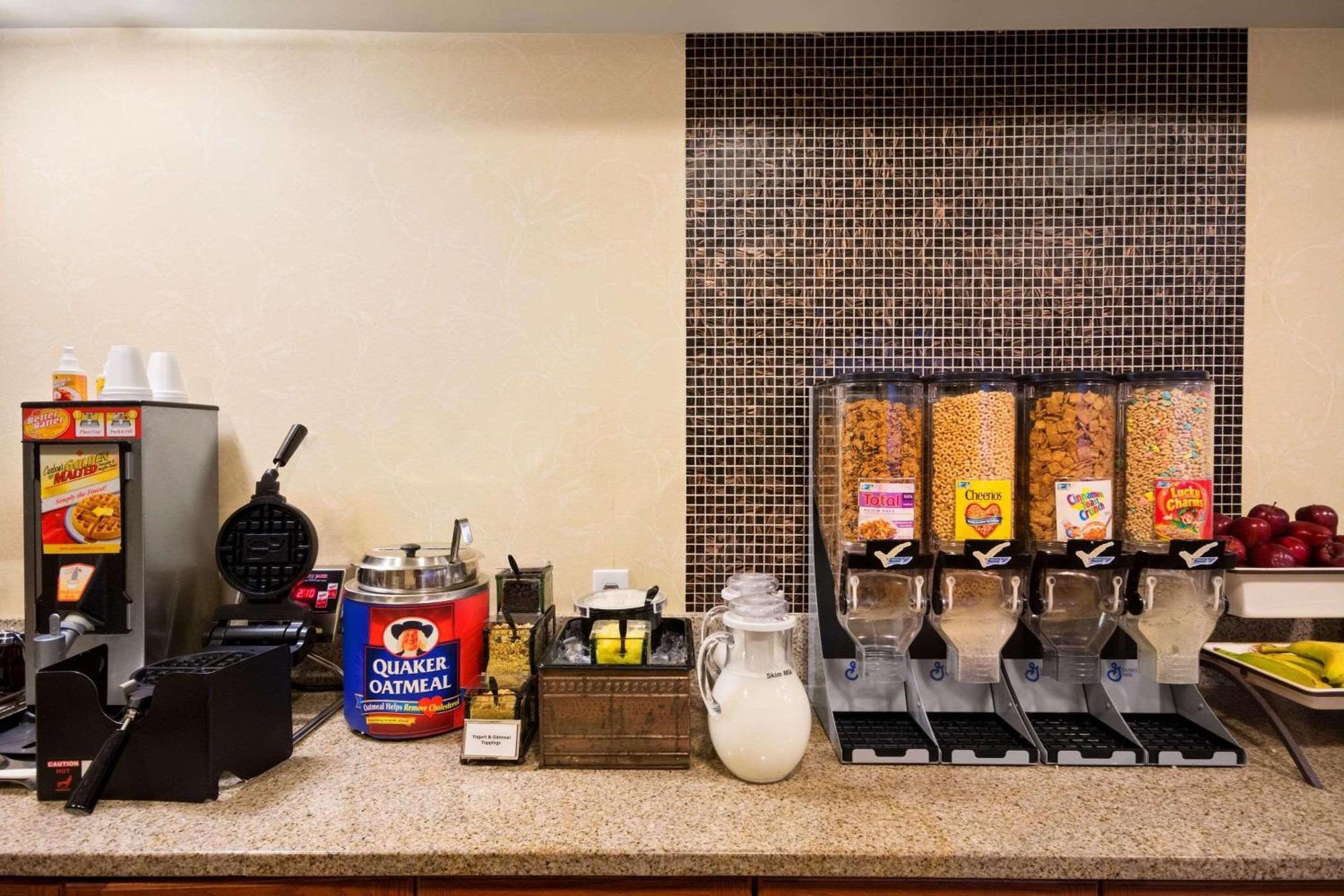 מורו Country Inn & Suites By Radisson, Atlanta I-75 South, Ga מראה חיצוני תמונה